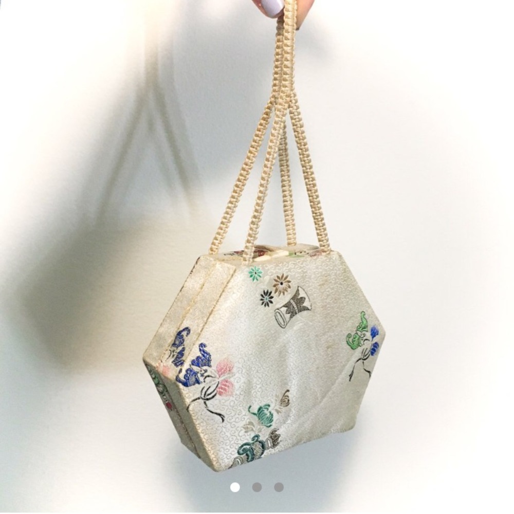 Vintage petite handbag